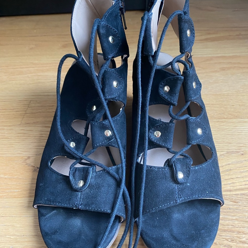 Black wedged sandals